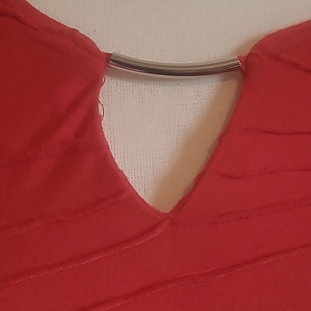 Women's Red shirt Size medium - Picture 5 of 6